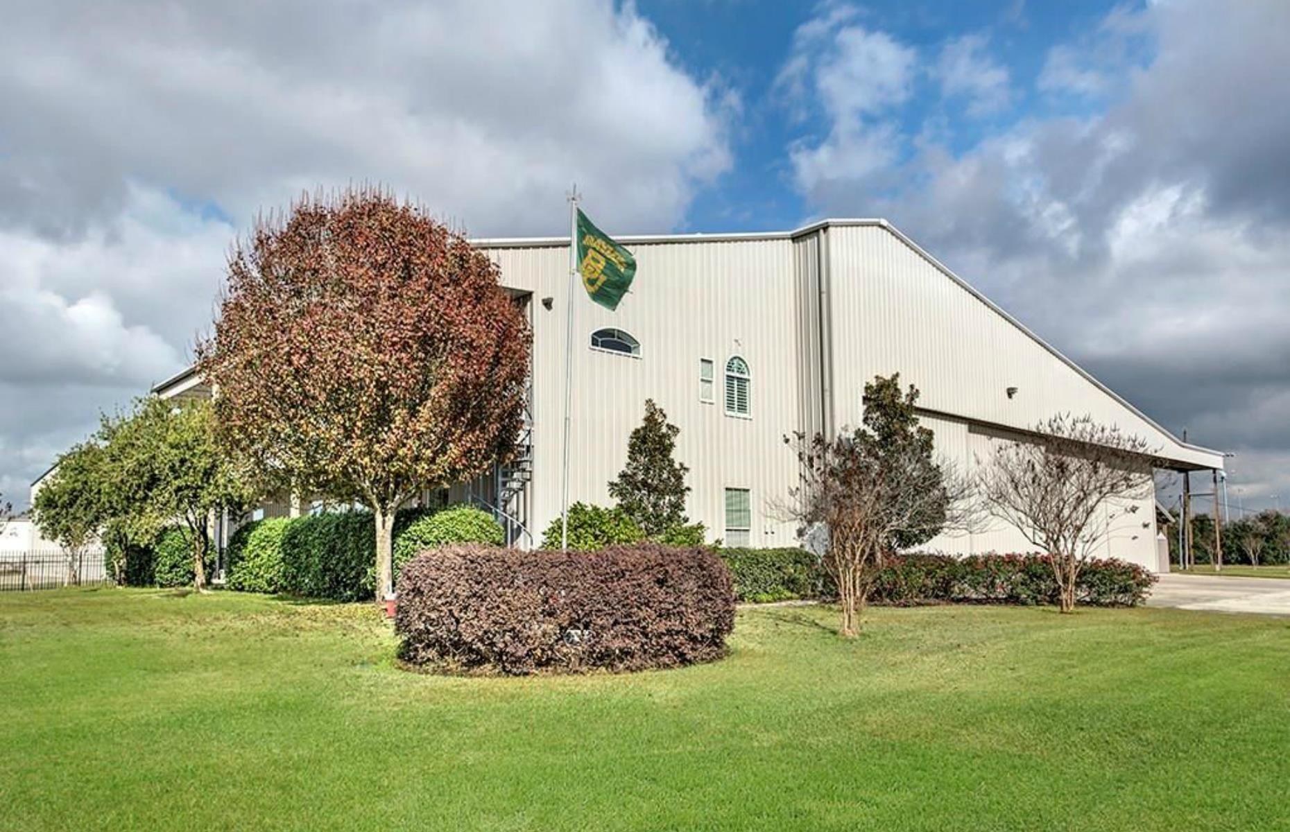 Contemporary hangar conversion: You won't believe people live inside these hangar homes